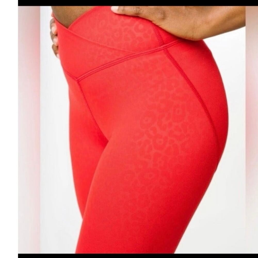 Zyia Light n Tight cross front red leopard booty lifting leggings size 8/10 - Picture 2 of 10